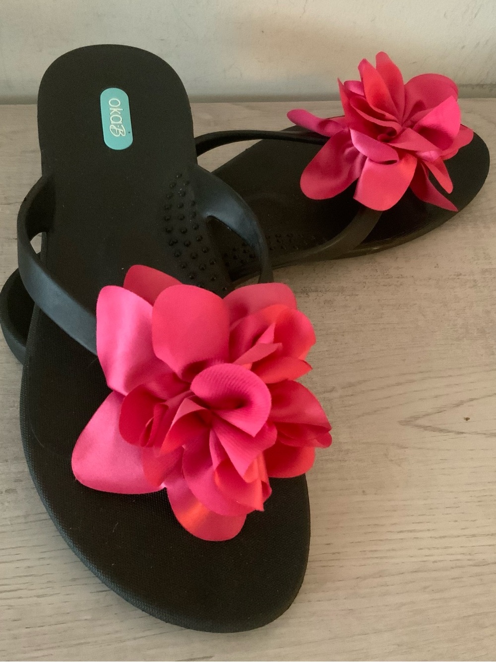 OKA-B FLORAL THONG SANDALS SZ 10